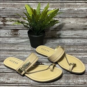 GUESS Beige Patent Leather Chain Strap Sandals Flip flop Size 9